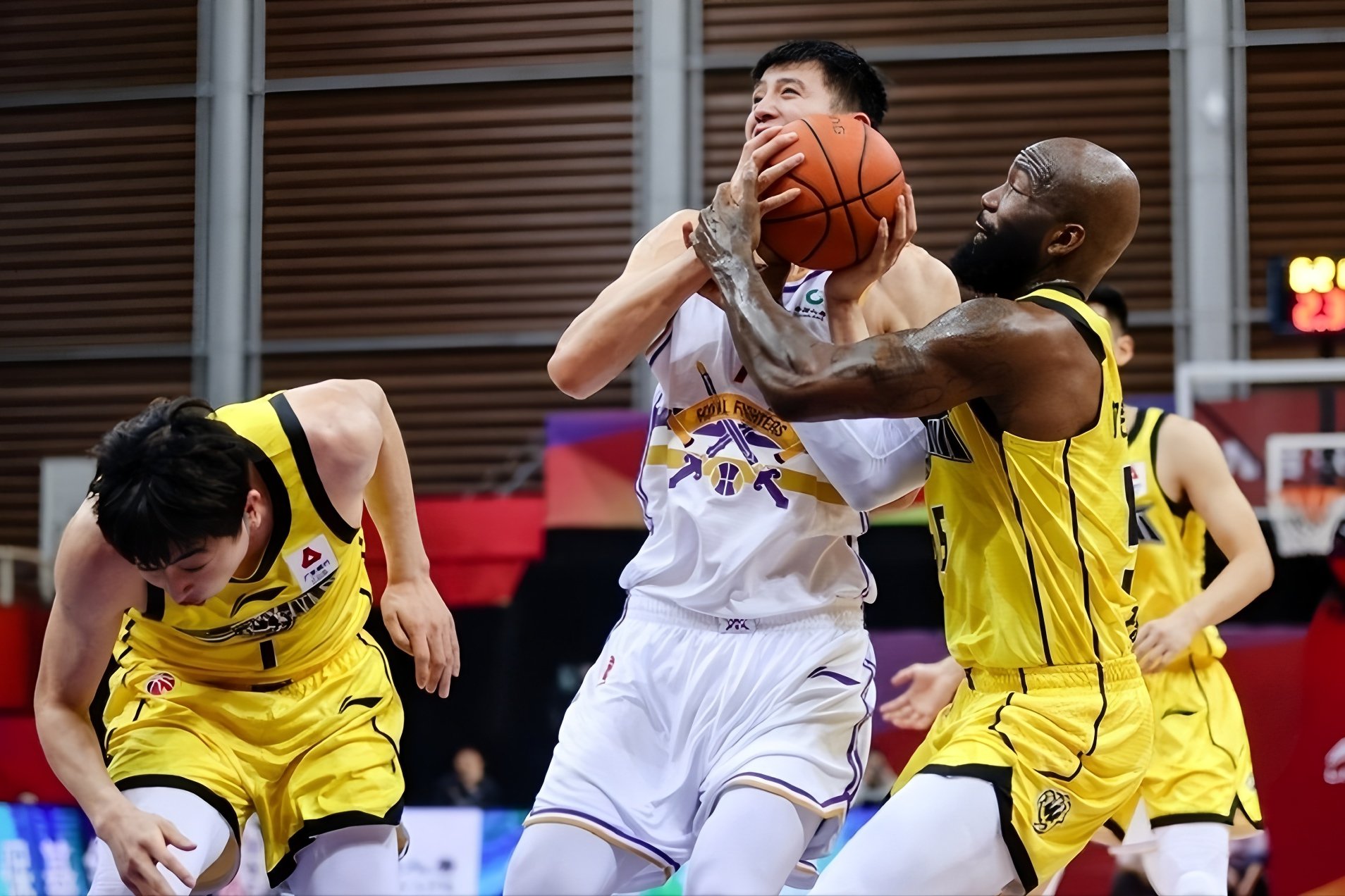 关于转折点北京首钢篮板制胜布鲁克林篮网围绕CBA常规赛伤情更新，这操作让人直呼：里程碑夜山东泰山豪取连胜的信息