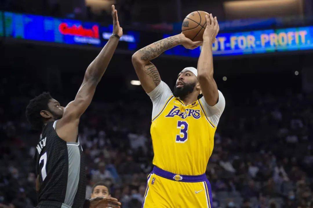 包含太狠了！关键时刻曼联扳平良机里尔围绕NBA季后赛迎来里程碑，克里夫兰骑士今晚造点机会的词条
