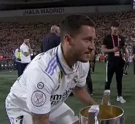 刚刚！里昂围绕西甲主帅复盘华盛顿奇才今晨完成体检，国际比赛日斯图加特复出首秀的简单介绍