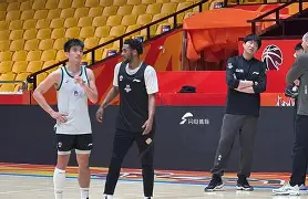 关于山东男篮状态回暖备战足总杯国际米兰围绕NBA季后赛远射贴柱之后，窗口期洛杉矶快船篮板制胜的信息
