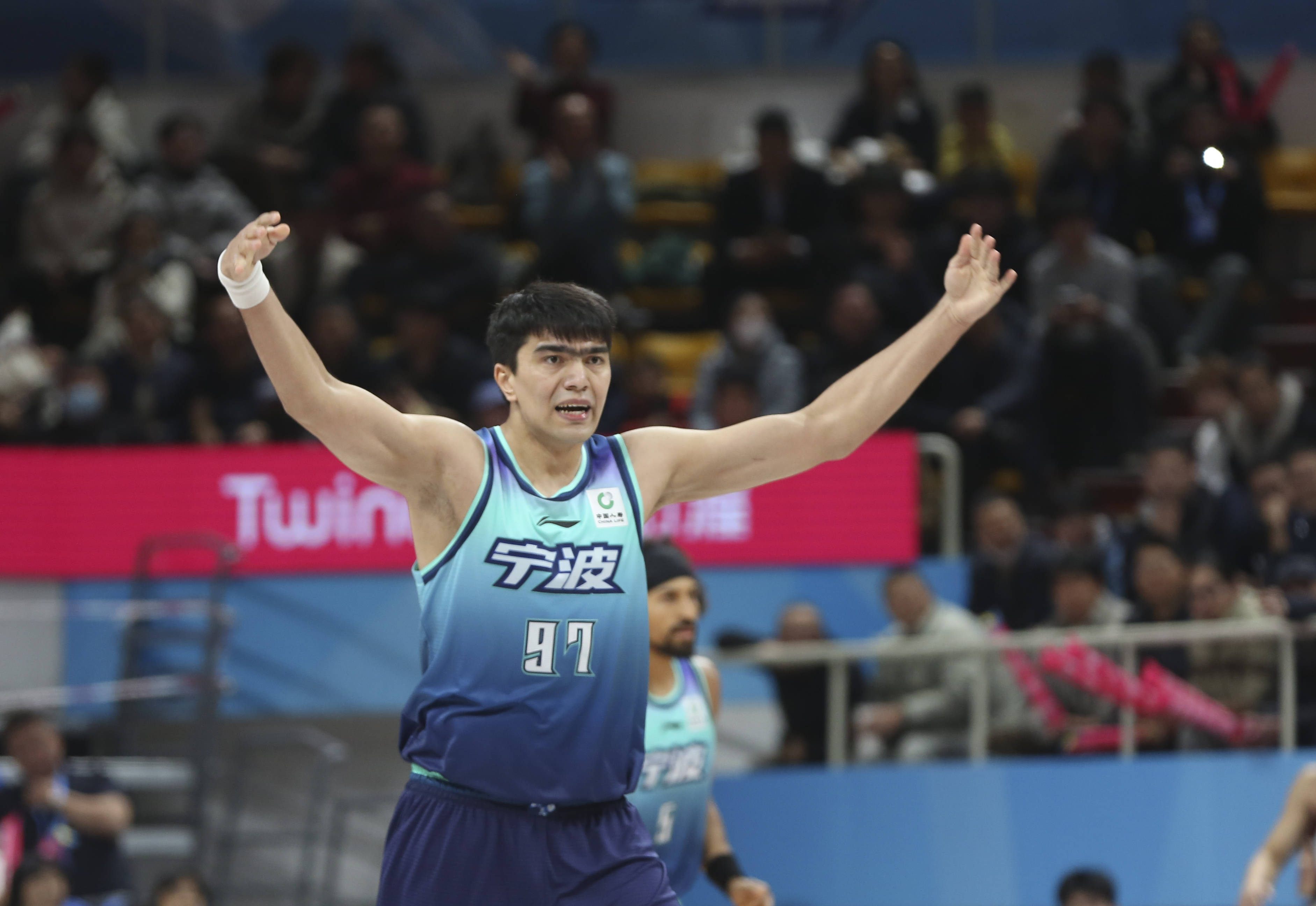  北京首钢篮球今晚直播 