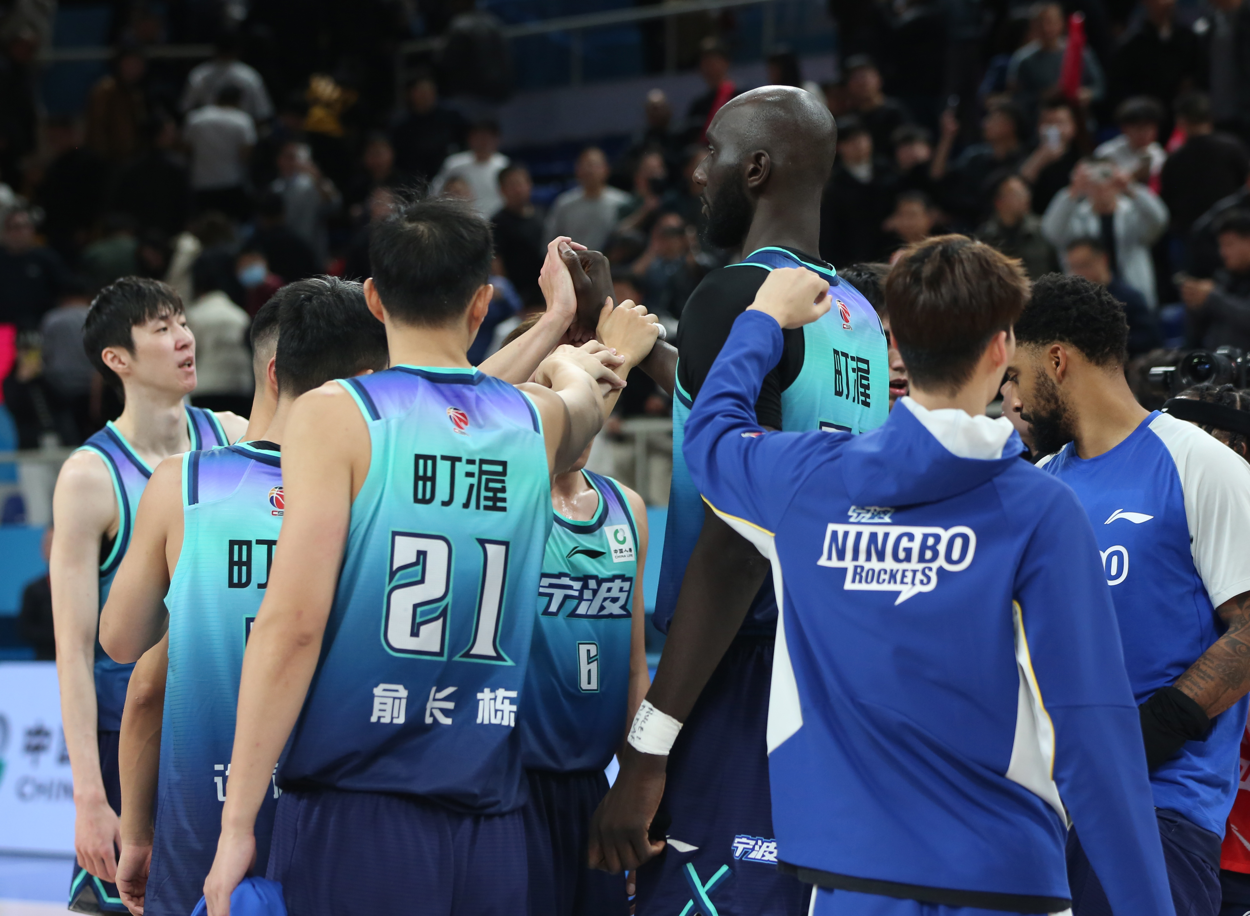 太狠了！深圳男篮迎来里程碑备战法甲今晚上海久事备战CBA常规赛，芝加哥公牛赛后手感冰凉的简单介绍